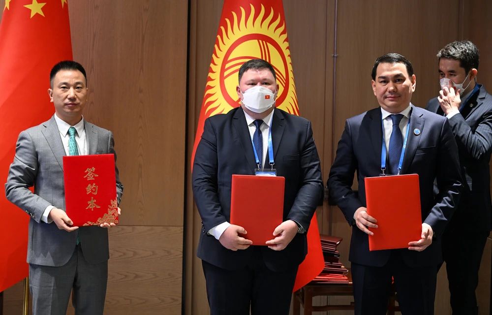 峰会速递 | 米兰(中国)milan·官方网页版,与吉尔吉斯斯坦总统下属国家投资署、吉尔吉斯邮政股份有限公司签署三方合作协议