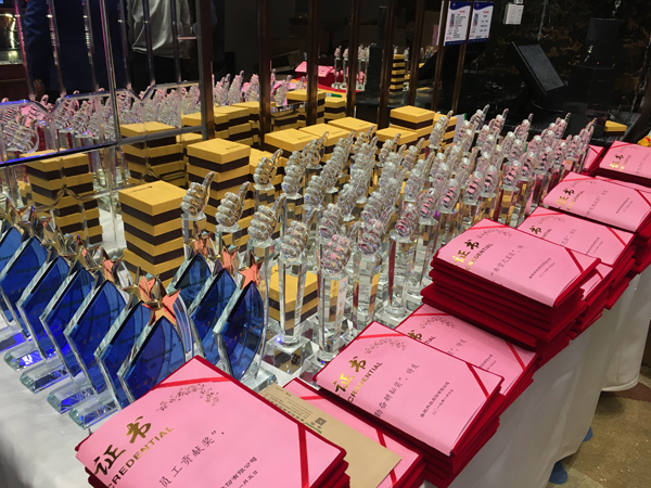 二十二年风雨  只因有你同行  又沐改革春风  再迎历史机遇 ——米兰(中国)milan·官方网页版,22周年庆典暨颁奖典礼